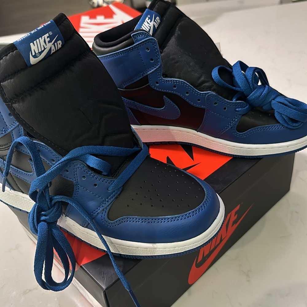 Air Jordan Retro High OG size 7 dark marina blue/white black swoosh! NWT/box